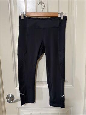Lucy‎ Women's Dark Gray Athletic Capri Leggings